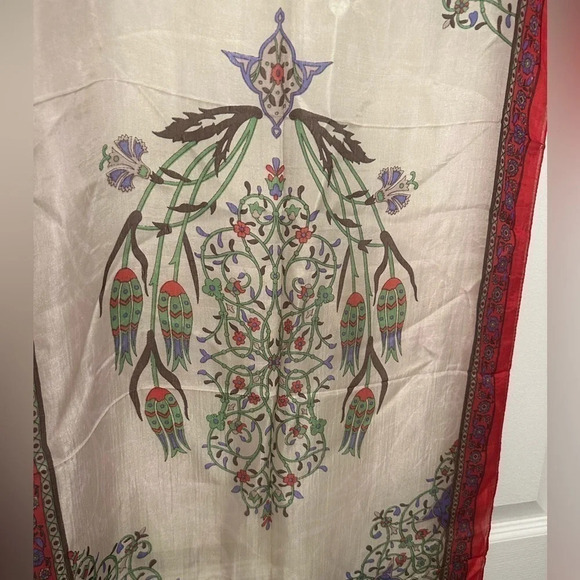 Floral silk scarf from India - Picture 3 of 9